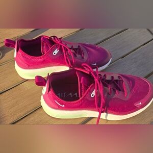 Nike Air Max Dia True Berry Women’s Running Shoes Size 9